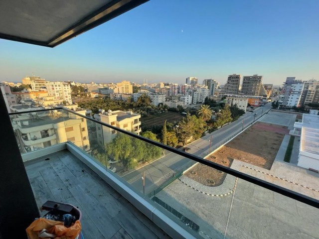 2+1 WOHNUNG ZUM VERKAUF MIT MEERBLICK UND GEMEINSCHAFTSPOOL IM ZENTRUM VON FAMAGUSTA