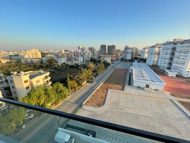 2+1 WOHNUNG ZUM VERKAUF MIT MEERBLICK UND GEMEINSCHAFTSPOOL IM ZENTRUM VON FAMAGUSTA