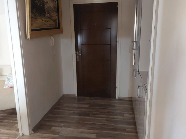 MAĞUSA YENİBOĞAZİÇİNDE ASANSÖRLÜ BİNADA EŞYALI SATILIK 3+1 DAİRE