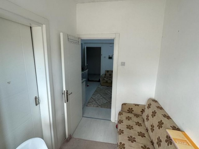 INVESTITIONSMÖGLICHKEIT 1+1 WOHNUNG IM ZENTRUM VON FAMAGUSTA, 1 GEHMINUTE ZUR SALAMIS AVENUE