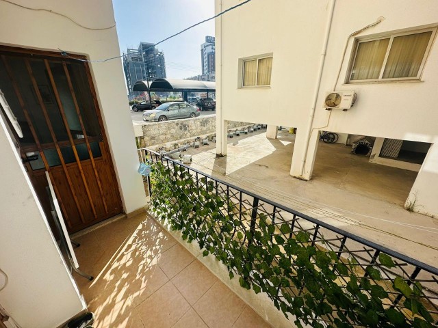 HIGH ENTRANCE WITH PARKING LOT AT THE ENTRANCE OF CAFUSA KALİLAND ENTRANCE ON THE GROUND FLOOR ALL THE HOUSE HAS BEEN RENOVATED 2 + 1 APARTMENT FOR SALE