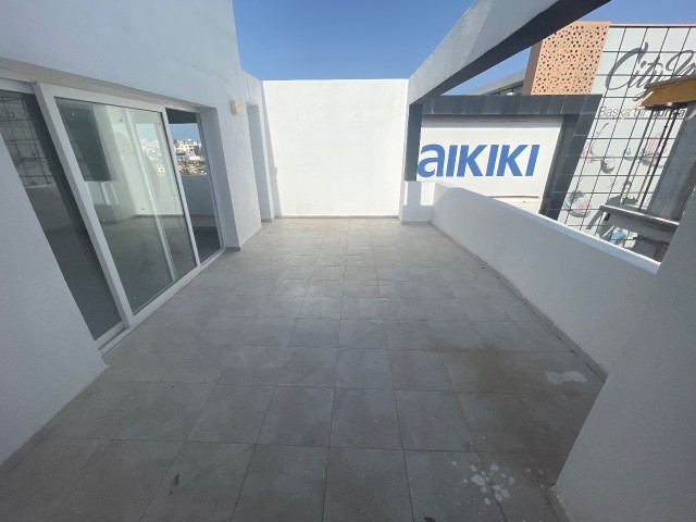 NEUES 2+1 PENTHOUSE ZUM VERKAUF IN DER UMGEBUNG ÇANAKKALE