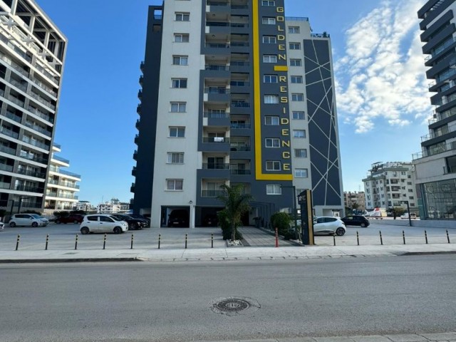 MAĞUSA MERKEZDE DAÜ VE CITY MALL YAKINI ORTAK HAVUZLU SATILIK 2+1 DAİRE