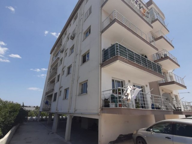 MAĞUSA MARAŞ BÖLGESİNDE OTOPARK ALANLI SATILIK 2+1 DAİRE