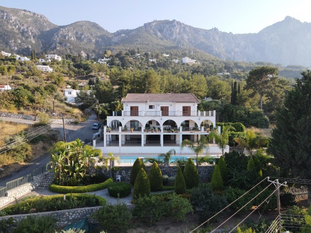 Villa zum Verkauf mit ununterbrochenem Blick in Kyrenia Karmi ** 