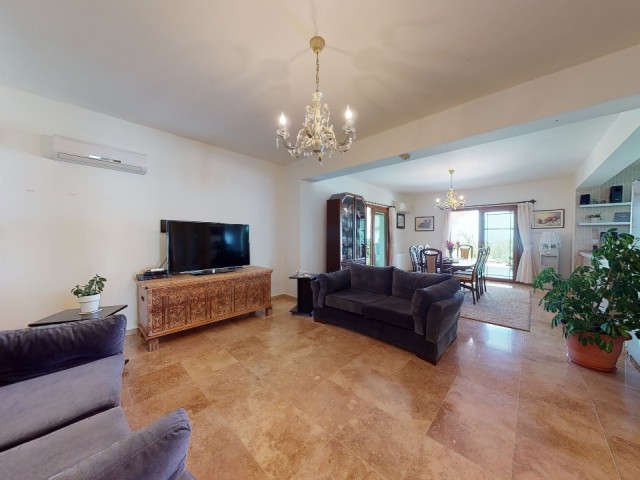 Villa zum Verkauf mit ununterbrochenem Blick in Kyrenia Karmi ** 