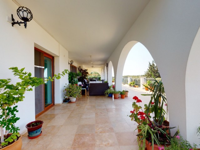 Mansion for Sale in Kyrenia Karmi