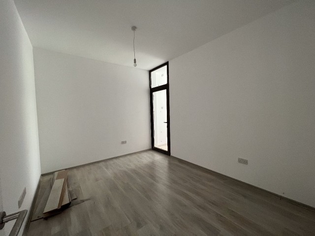 Girne Merkez’de Site İçi 3+1 Doğa Manzaralı Satılık Yeni Daire