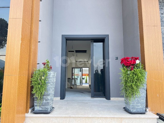 Luxusvilla mit 6 Schlafzimmern zum Verkauf in perfekter Lage am Girne-Eingang
