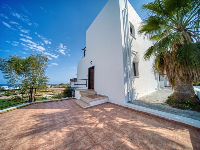 Duplex mit herrlicher Aussicht in der ruhigen Gegend Yeşiltepe in Kyrenia