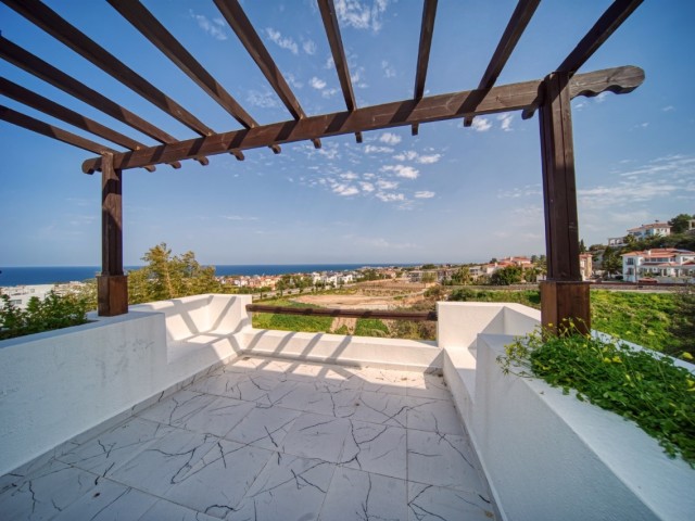 Duplex mit herrlicher Aussicht in der ruhigen Gegend Yeşiltepe in Kyrenia