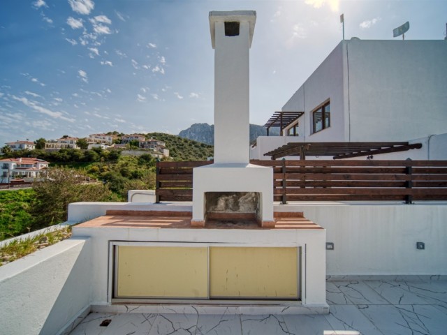 Duplex mit herrlicher Aussicht in der ruhigen Gegend Yeşiltepe in Kyrenia