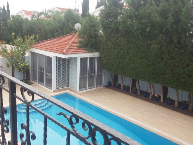 VILLA WITH POOL FOR SALE IN PIER GARDENS ** 