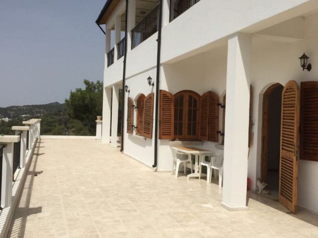 A VILLA WITH AN AREA OF 960M2 IN 6 ACRES FOR SALE IN KYRENIA AIGDAG ** 