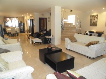 Luxuriöse möblierte Villa mit Meerblick zum Verkauf in der Region Gulseren