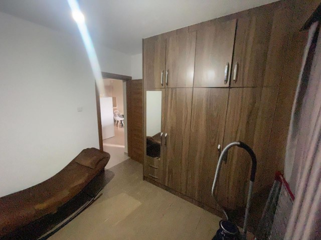 Famagusta, Angel Towers, 4. Etage, möblierte 2+1-Wohnung mit Aufzug ZU VERKAUFEN!