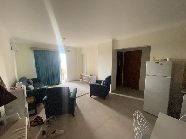 Famagusta, Angel Towers, 4. Etage, möblierte 2+1-Wohnung mit Aufzug ZU VERKAUFEN!