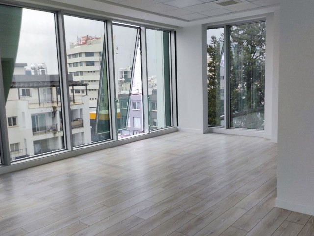 Ultra-Luxus-Büro zu vermieten, 57 m2 im CELSUS BUSINESS CENTER