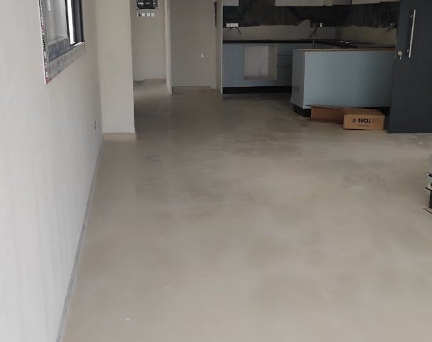 LEFKOŞA GÖÇMENKÖYDE PANDEMİ HASTANESİ CADDESİNDE  TRAFO VE KATKI ÖDEMELERİ YAPILMIŞ TİCARİ İZİNLİ  PENTHOUSE 150000 STG + VERGİLER