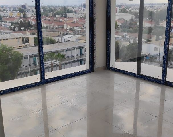 LEFKOŞA GÖÇMENKÖYDE PANDEMİ HASTANESİ CADDESİNDE  TRAFO VE KATKI ÖDEMELERİ YAPILMIŞ TİCARİ İZİNLİ  PENTHOUSE 150000 STG + VERGİLER