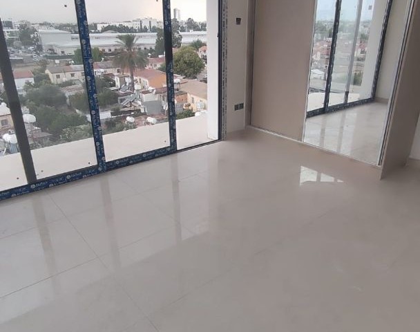 LEFKOŞA GÖÇMENKÖYDE PANDEMİ HASTANESİ CADDESİNDE  TRAFO VE KATKI ÖDEMELERİ YAPILMIŞ TİCARİ İZİNLİ  PENTHOUSE 150000 STG + VERGİLER