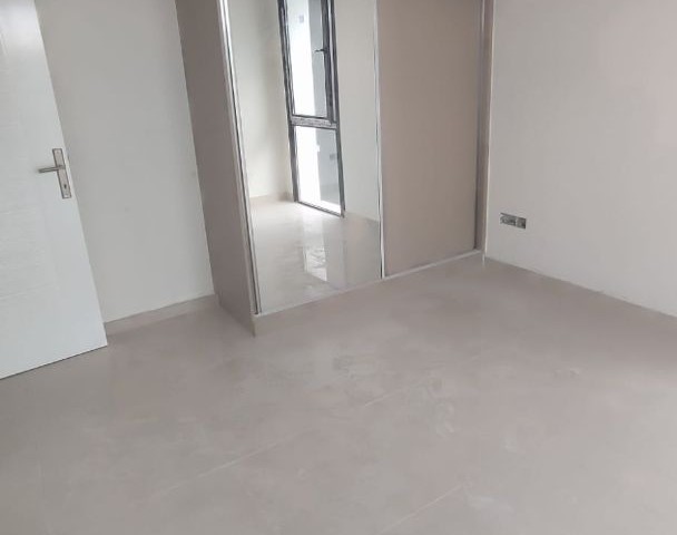 LEFKOŞA GÖÇMENKÖYDE PANDEMİ HASTANESİ CADDESİNDE  TRAFO VE KATKI ÖDEMELERİ YAPILMIŞ TİCARİ İZİNLİ  PENTHOUSE 150000 STG + VERGİLER