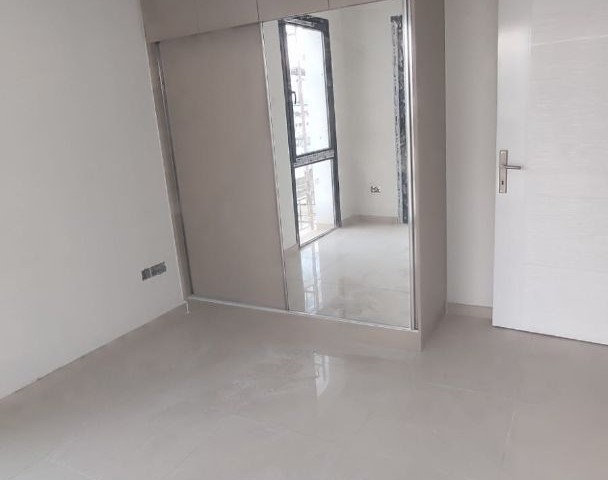 LEFKOŞA GÖÇMENKÖYDE PANDEMİ HASTANESİ CADDESİNDE  TRAFO VE KATKI ÖDEMELERİ YAPILMIŞ TİCARİ İZİNLİ  PENTHOUSE 150000 STG + VERGİLER