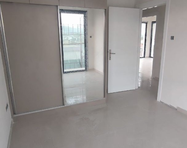 LEFKOŞA GÖÇMENKÖYDE PANDEMİ HASTANESİ CADDESİNDE  TRAFO VE KATKI ÖDEMELERİ YAPILMIŞ TİCARİ İZİNLİ  PENTHOUSE 150000 STG + VERGİLER