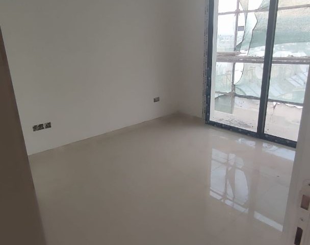 FLATS WITH COMMERCIAL PERMIT IN NICOSIA GÖÇMENKÖY REGION 130000 STG