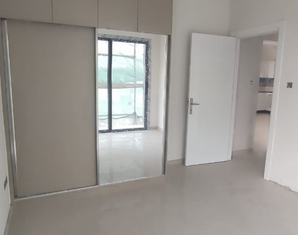 FLATS WITH COMMERCIAL PERMIT IN NICOSIA GÖÇMENKÖY REGION 130000 STG