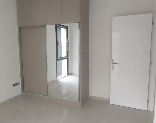 FLATS WITH COMMERCIAL PERMIT IN NICOSIA GÖÇMENKÖY REGION 130000 STG