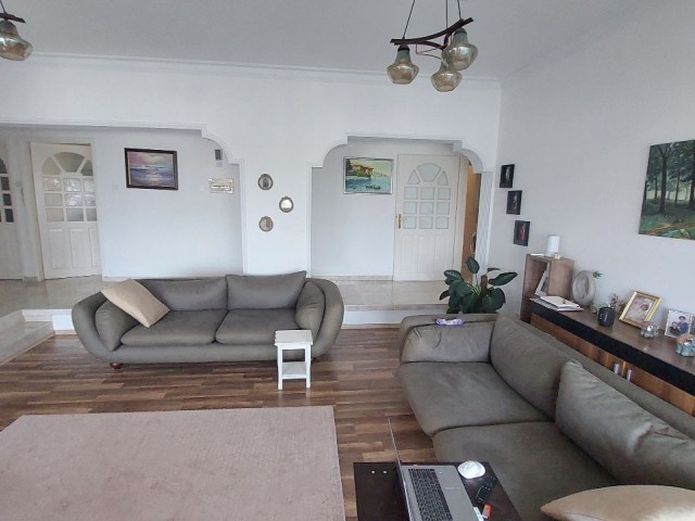 3+1 FLAT FOR SALE IN KYRENIA CENTER