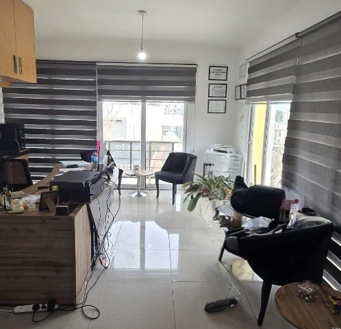 1+1 PENTHOUSE ZUM VERKAUF IN KYRENIA, ZENTRALE LAGE, ALLES IN fußläufiger Entfernung 88000 STG