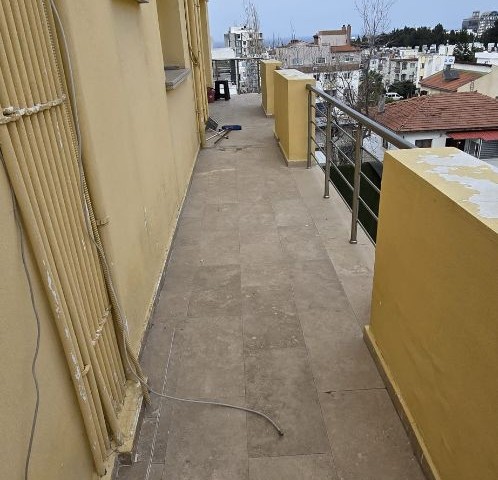 1+1 PENTHOUSE FOR SALE IN KYRENIA CENTRAL LOCATION, WALKING DISTANCE TO EVERYWHERE 88000 STG