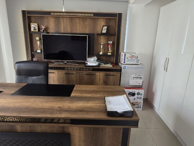 GİRNE MERKEZİ KONUMDA HER YERE YÜRÜYÜŞ MESAFESİNDE 1+1  SATILIK PENTHOUSE 88000 STG 