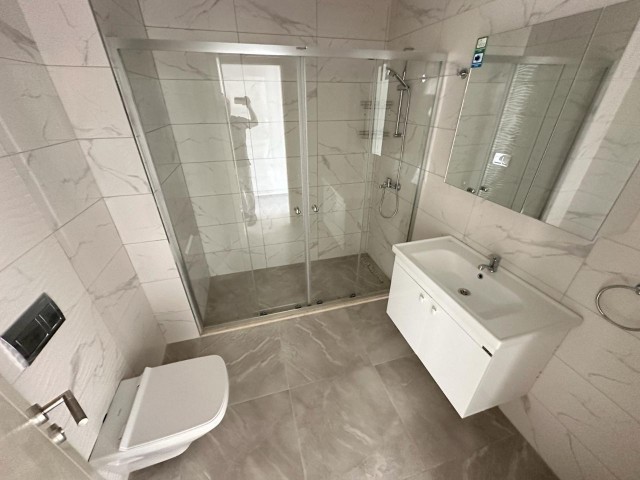 ULTRALUXUS 255 M2 3+1 PENTHOUSE IN KYRENIA ZENTRALE LAGE 1500 STG