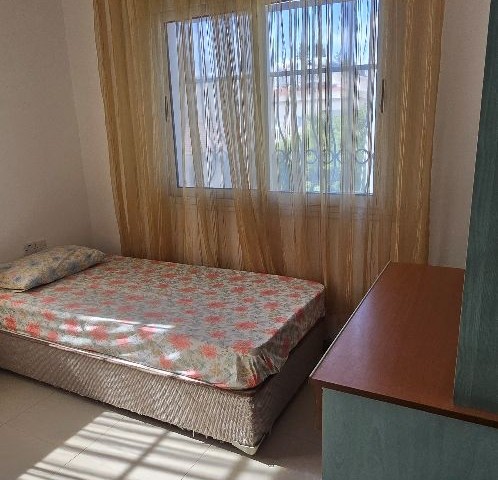 2+1 WOHNUNG ZU VERMIETEN IN NICOSIA KÜÇÜK KAYMAKLI BEREICH VOLL MÖBLIERT 450 STG