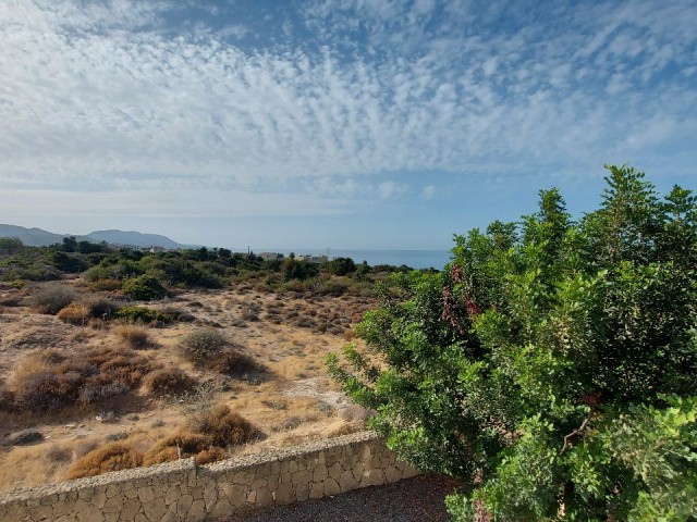 Karşıyaka'da 3 Yatak Odalı Villa ** 