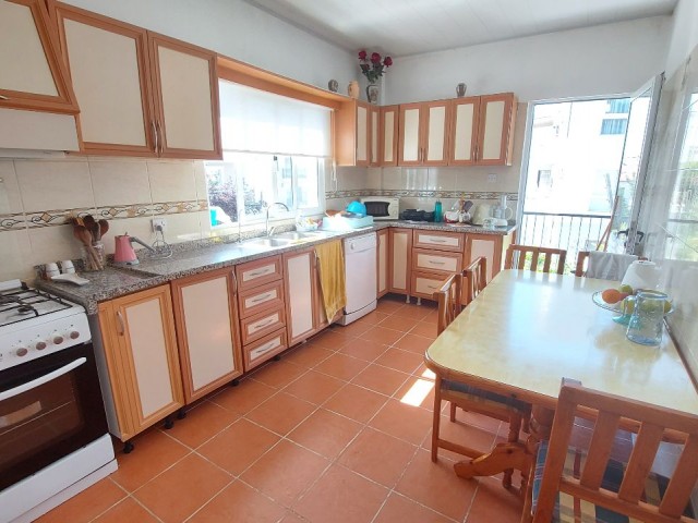 Superb Investment - Versatile accommodation - 4 apartments in 1!!! 