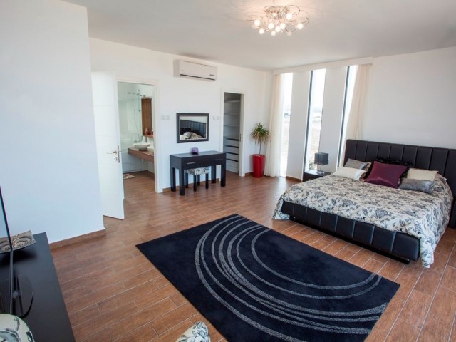 Neu!! 3 Schlafzimmer Villa ** 