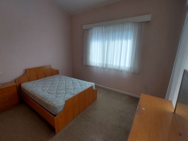 4 Schlafzimmer Villa zum Verkauf in Lapta ** 