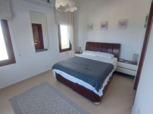 Karşıyaka'da Satılık 3 Yatak Odalı Villa