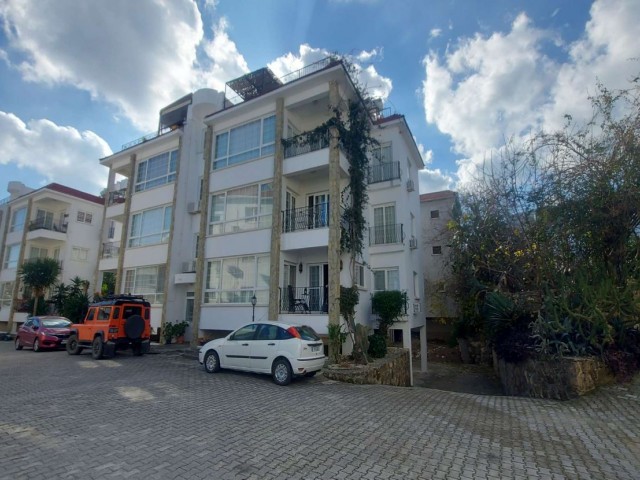 Lapta'da Satılık 3 Yatak Odalı Penthouse