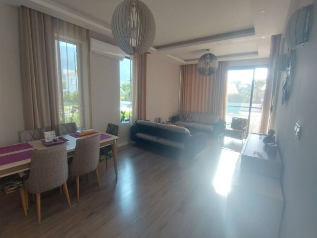 Alsancak'ta Satılık 3 Yatak Odalı Villa