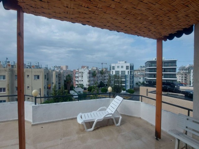 Girne'de Satılık 2 Yatak Odalı Penthouse