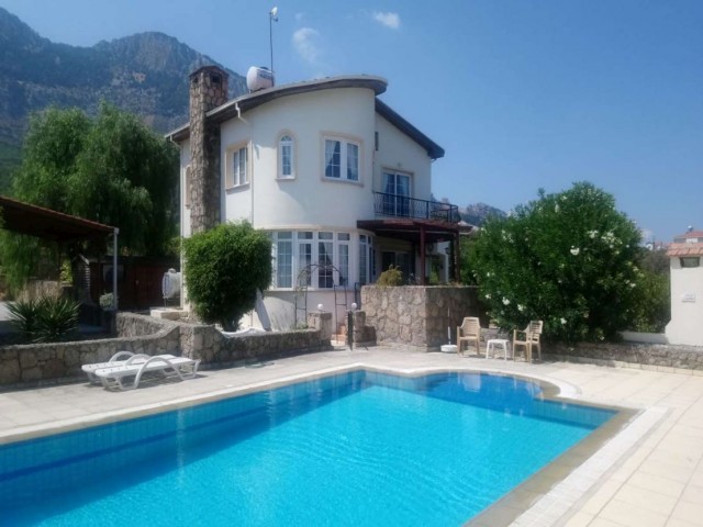 Detached Premier Villa with Communal Pool