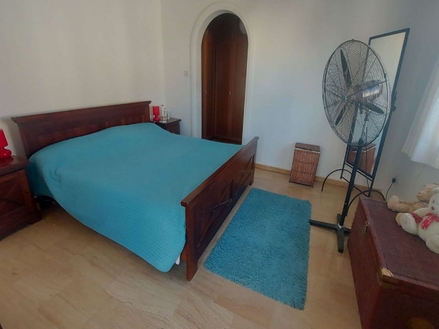 Alsancak'ta Satılık 3 Yatak Odalı Villa
