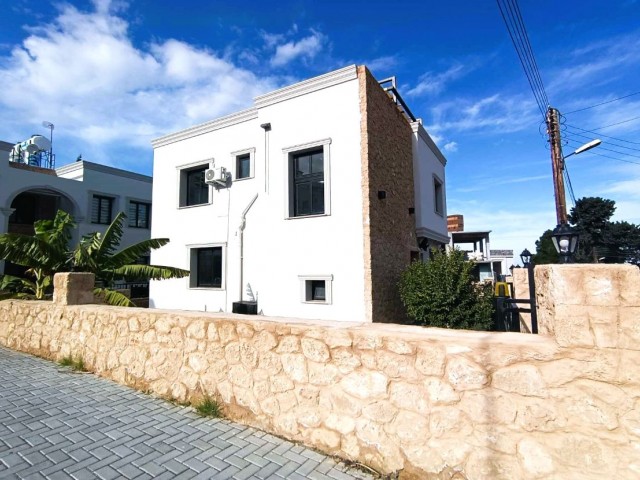 Neu fertiggestellte moderne Villa mit 2 Schlafzimmern in Çatalköy