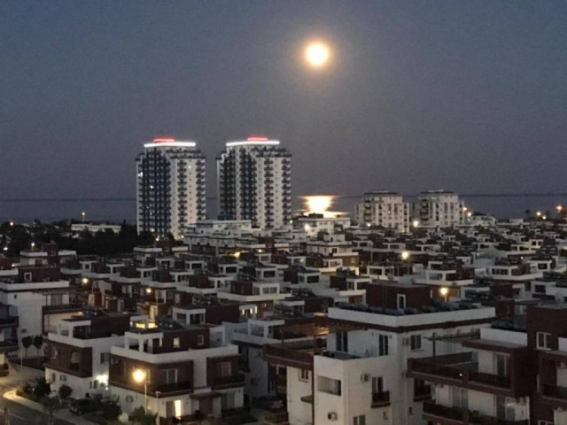 Kıbrıs İskele Long Beach'ta satılık asansörlü havuzlu daire