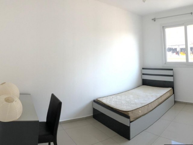 MAĞUSA DAÜ YE 5 DAKİKA ULL EŞYALI AİLE APARTMANINDA GENİŞ 2+1 DAİRE